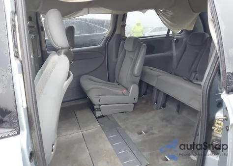 2005 Chrysler Town & Country Touring from USA, damaged, VIN 2C8GP54L75R263349